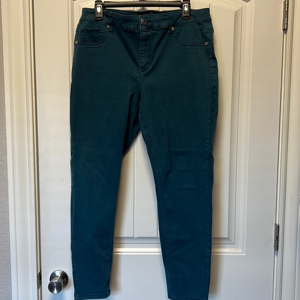 Maurice’s green Jeggings